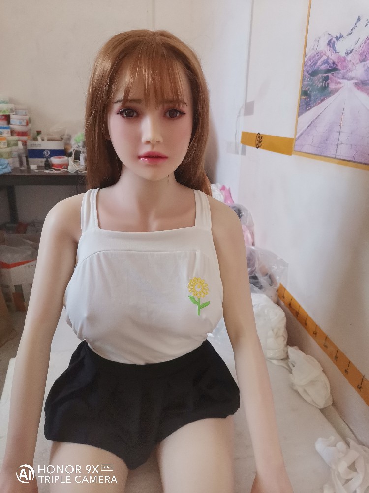 全硅胶1.53米，植发，身材不错，身上有点掉妆，1200邮自理