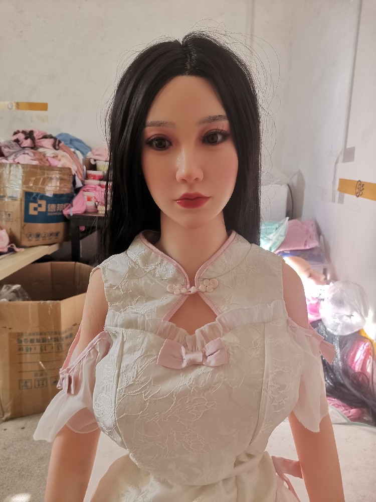 1.65米硅胶头植发，身材丰满，590邮自理