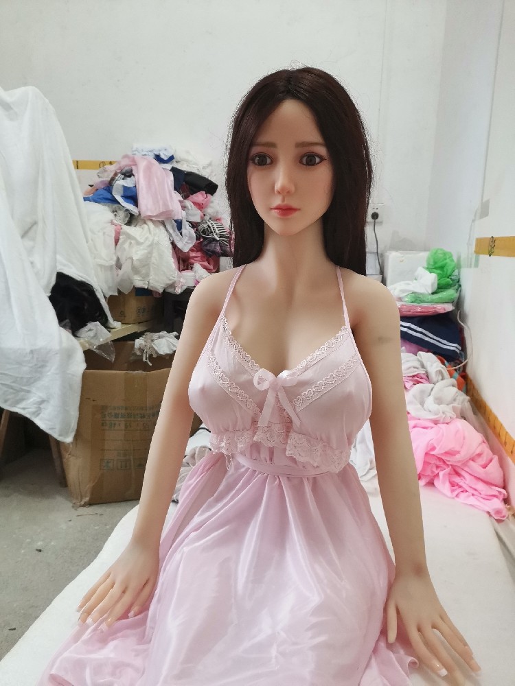 1.6米硅胶头植发，带触摸发音功能，屁股有点染色，790邮自理