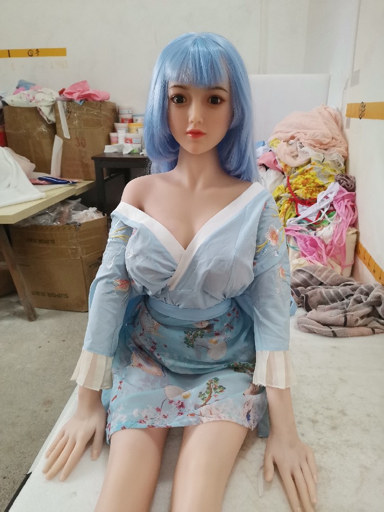 1.5米高硅胶头植发，脚底有点小瑕疵，其他没问题，790邮自理