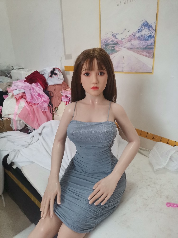 全硅胶1.5米，植发，身材匀称，大腿微瑕，带站立功能，1400邮自理