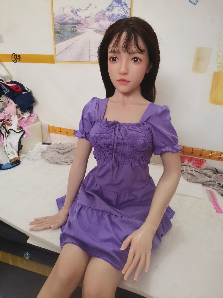 全硅胶1.38米，植发，身材不错，手有点瑕疵，1100邮自理