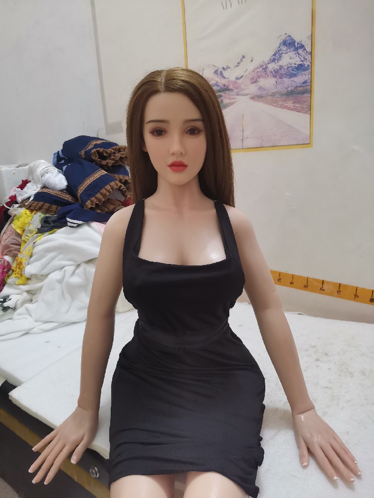 全硅胶1.58米，植发，带指骨，身材不错，1600邮自理