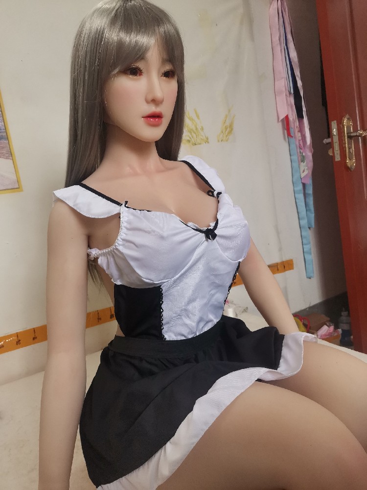 春水堂全硅胶1.68米，带活动下巴口腔舌头，带指骨，身材很好，2300邮自理！