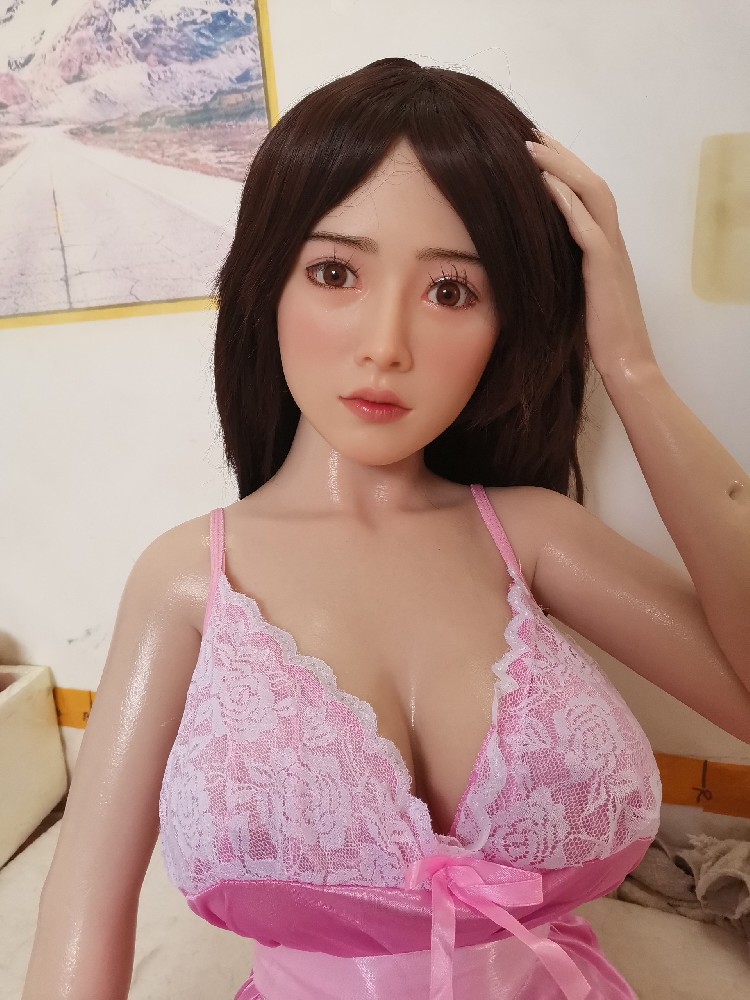 全硅胶1.45米，身材好，大腿和胳膊有点压痕，1400邮自理