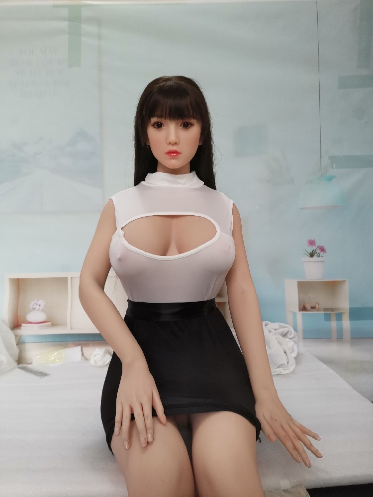 全硅胶1.65米，植发，带指骨，手小瑕疵，胸臀加软，身材很好，1500邮自理