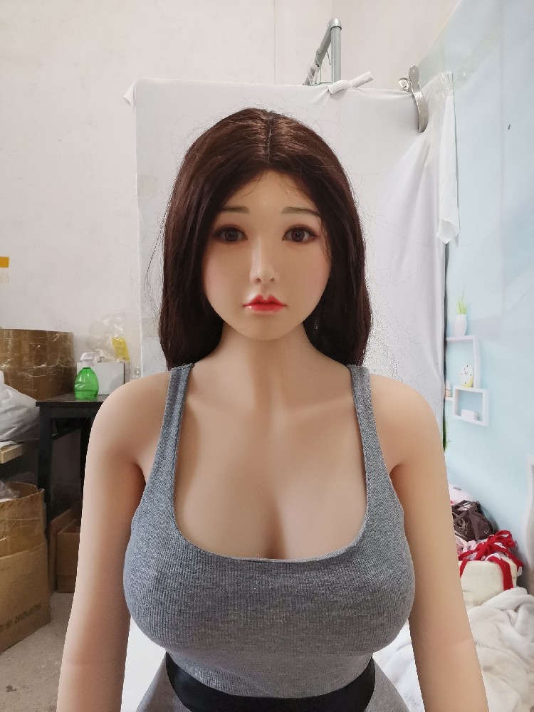 【BA518】  1.55米，硅胶头，带语音功能，身材好，手腕关节略松，750邮自理！