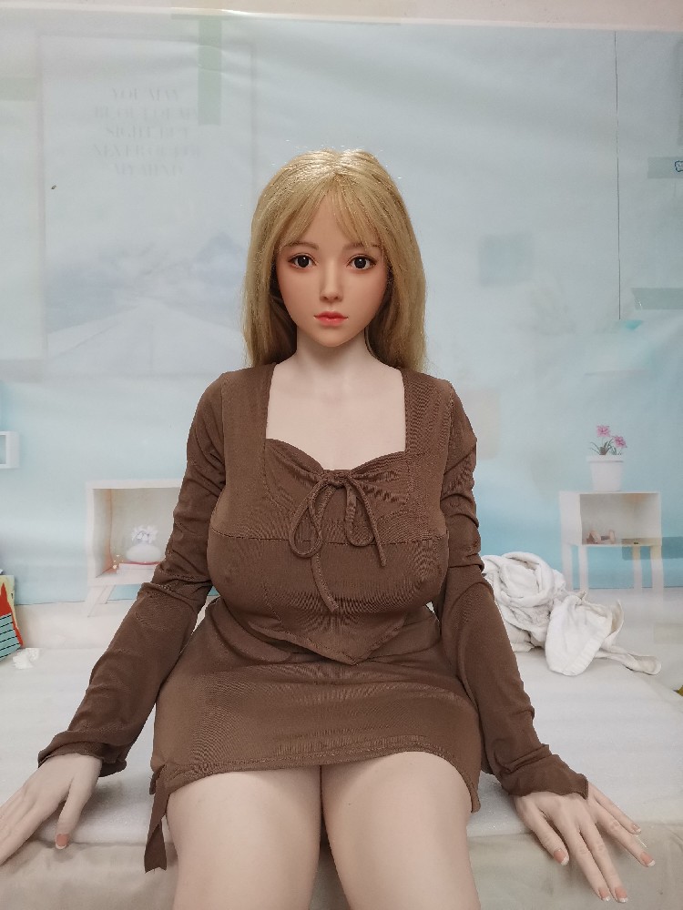 （AAA688） 肥婆全硅胶 1.6米，100斤，植发，带指骨，手指瑕疵，胳膊有磨损，1700邮自理！