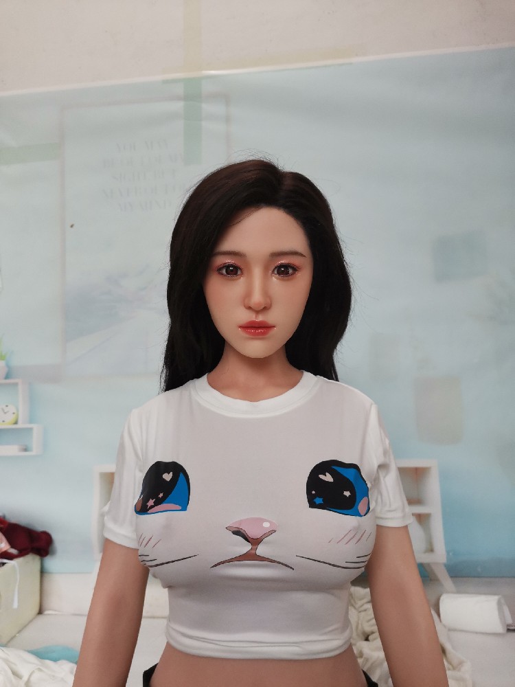 （AA698） 潮影全硅胶梅梅1.6米，软硅胶头植发，带口腔舌头，触摸发音功能，成色新，原价9000多，1900邮自理！