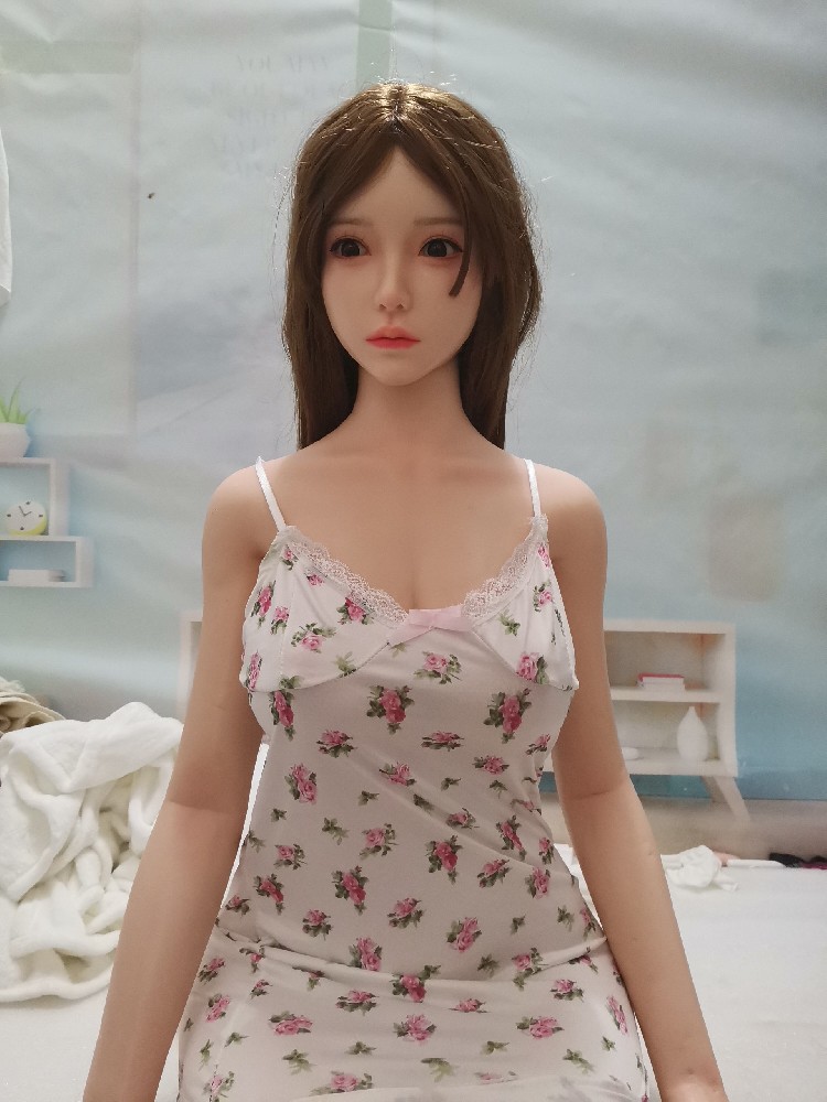 （AA816）  Shedoll全硅胶楚玥1.68米，2.0软硅胶头带活动下巴口腔舌头，指骨，屁股和腋下胳膊轻微压痕，胸臀加软，原价1.1万，身材好，2800邮自理！